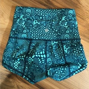 Lululemon high waisted boogie style short floral lace size 2